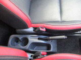 4WD/5速MT/ナビ/TV/バックカメラ/Bluetooth/電動格納ドアミラー/アルミホイール/シートヒーター/キーレス/エアコン/パワーウィンドウ/フロアマット/ドアバイザー