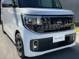 【LEDヘッドランプ】鮮やかな白色光で、クリアな視界を確保するLEDヘッドランプを装備しています。