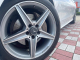 ●純正アルミホイール:輸入車ならではの卓越した走りを支えるホイールと足回りです!日本車の走りに慣れている方にもぜひ体感して頂きたいほど、高いレベルでまとまっています!