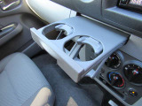 ドリンクホルダー★すぐ手が届く位置にドリンクホルダーを装備しています。運転中の水分補給もご安心です♪