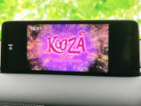 停車中にテレビ映像を楽しめる画面を備えています。待ち時間などに車内で映像を視聴でき、見やすい表示で番組を確認できます。くつろぎの時間にも活用いただけます。