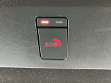 SOSコール。事故や救急時などに、ボタンひとつで専門のオペレータに接続。警察や消防への連携をサポートします。(別途契約が必要です)