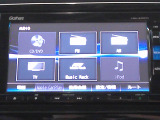 フルセグTVを搭載。CD/DVD再生、Bluetoothオーディオに対応しています。