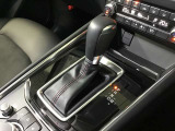 オートマのシフトレバーは操作しやすい位置にあります☆