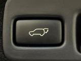 【パワーバックドア】スマートキーや運転席のボタンを押すだけでリアゲートが自動で開閉します!荷物を持っている時や、高い位置にあるバックドアを閉める際に便利な機能です♪