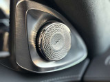 Burmesterハイエンド4Dサラウンドサウンドを搭載。室内を臨場感のある音で包み、移動時間を彩ります。