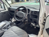 パートタイム4WD 高低二段切替式 (後輪駆動ベース) パワステ エアコン フロア5速MT 走行58592キロ 三方開 アッパーメンバーガード アングロポストプロテクター 荷台マット 中古スタッドレス