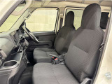 トヨタ中古車「まるごとクリーニング」施工済。外装はもちろん内装はシートを外して見えない所まで徹底洗浄しています。