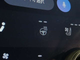 ステアリングヒーター付き。寒い日のドライブも、手のひらから温めてくれます。