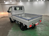 荷台もきれい目なトラックです