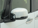 ◆ドアミラーウインカー◆ドアミラーにウインカーを装備しています。対向車に自身の進行方向を合図し安全に運転できます。