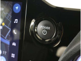 スマートキーを携帯していればキーを取り出さずにドアを施錠&解錠。クルマの始動も可能です。