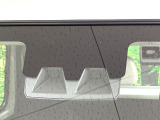 【スマートアシスト】走行中に前方の車両等を認識し、衝突しそうな時は警報とブレーキで衝突回避と被害軽減をアシスト。より安全にドライブをお楽しみいただけます。