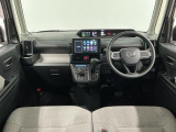 【インパネ】運転のしやすさを最優先に設計された見晴らしの良いフロントビュー。車両間隔が掴みやすく狭い道でも安心♪「安全」と「品質」を最優先に、安心してお乗りいただけるクルマを提供いたします。