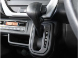 【シフトレバー】シフトもとても操作しやすいデザインになっております。運転する人の事を第一に考えた操作性の高い仕様です。