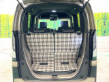 普段のお買い物や通勤、送迎等に十分な荷室スペースを確保しております。セカンドシートを倒すと、大きな荷物の積載も可能です♪