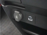 ◆USBチャージャー、12Vの電源ソケット◆使いやすい場所に装備されています。