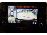 パノラミックビューモニター付きです。車両を上から見たような映像をディスプレイ画面上に表示。運転席からの目視だけでは見にくい、車両周辺の状況をリアルタイムでしっかり確認できます。