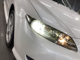 ディスチャージヘッドライト&フォグランプ装備で夜間での視界をしっかり確保しています。安心・快適なドライブをゆっくりお楽しみ下さい。