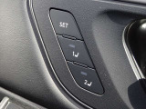【シートメモリー】好みのシート位置を記憶させ、一度設定してしまえば乗車するたび微調整するということがなくなり便利です♪