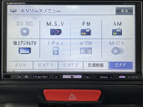 ディスクやラジオなど、選択できる音源が画面上にまとまって表示されます。用途に合わせて確認しやすく、移動中の音楽やラジオを楽しみたい方にも便利です。