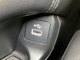 【USBポート】USBポートも装備されています♪スマートフォンのオーディオに連携も可能です。今や欠かせない装備の一つです!