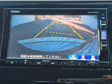 駐車時の安全確認をサポートするバックカメラも使用できます。インターナビで様々な情報を得ることもできます。