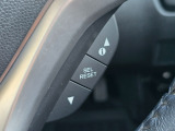 必要な車両情報を手元で確認できる便利なインフォメーションスイッチです。