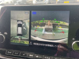 上から見下ろしているような視点で周囲が確認できるアラウンドビューモニターです。上から見下らしているような映像によって縦列駐車もラクラク、駐車が苦手な人の強い味方です!
