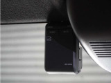◆ドライブレコーダー◆映像・音声などを記録する自動車用の装置です。 もしもの事故の際の記録はもちろん、旅行の際の思い出としてドライブの映像を楽しむことができます。