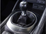 【シフトレバー】シフトもとても操作しやすいデザインになっております。運転する人の事を第一に考えた操作性の高い仕様です。