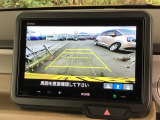 便利な3ビュー切り替え、ガイド線表示付きのバックカメラです!後退時、後方の視界をサポートします!