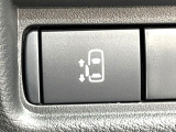 【パワースライドドア】スマートキーや運転席のスイッチでスライドドアの開閉が可能♪電動だから力を入れてドアを開ける必要が無く、小さいお子様でも、重い荷物を持っている時もラクに開け閉めできます♪