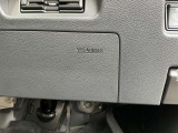 運転席用ニーエアバックを装備