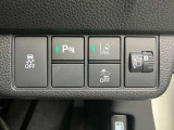 運転席右側には運転支援システム類のスイッチが集約され、路外逸脱制御機能・誤発進抑制機能など多彩な先進安全機能でより安全で快適なドライブを支援します。