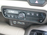 オートエアコンのお車ですので室内の温度をスムーズに調整してくれます♪