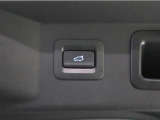 パワーリフトゲートを装備してますので、荷物の載せ降ろしが楽です。