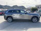FRベースのプラットフォームを採用。素直なハンドリングと安定感のある走りが魅力で、SUVでありながら運転する楽しさも味わえます。