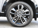 ★右前タイヤ★18インチのアルミホイールを装着!タイヤ詳細 225/50R18インチでタイヤの溝は、6mmございます。