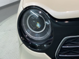 LEDヘッドライトは、点灯の瞬間から最大光量を発揮し、突然暗くなるトンネルなどでの安定感を高めます。