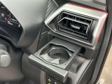 運転席右側にもカップホルダー完備!!