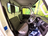 運転席シート廻りは使用感も少なく、良好な状態となっています。丁寧に使われていたことがよくわかりますね。