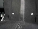 ◆ISOFIX◆シートベルトいらずでチャイルドシートと固定金具を連結するだけでガッチリ固定できます。