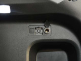 スマホの充電に便利なラゲッジルーム内100W/100Vアクセサリーコンセント&シガーソケット♪