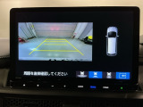 リバースギアに入れるだけで後方の表示へ切り替わります。夜間や雨の日の駐車も楽になりますよ。