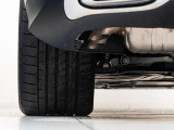 車体を後方から見た際の【左後輪】です。溝の残量やキズの有無など、より状態を詳しくお知りになりたい場合はスタッフまでお尋ね下さいませ。
