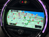 ●純正ナビ:一体感のあるナビは、高級感ある車内を演出してくれます。オーディオ機能も充実しておりますので、運転もより楽しめます♪