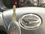 【キーレス】少し離れた場所からでもボタン一つでドアの開錠・施錠ができるのでとっても便利!ドアの鍵穴周りに傷をつけることもありません♪