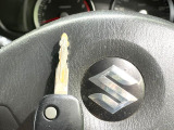 【キーレス】少し離れた場所からでもボタン一つでドアの開錠・施錠ができるのでとっても便利!ドアの鍵穴周りに傷をつけることもありません♪