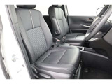 見えないところまで徹底洗浄!中古車をキレイで気持ちよくお乗りいただけるよう、トヨタ認定中古車はしっかりクリーニング。エンジンルームやシートを外した洗浄まで目に見えないところまで徹底的に洗浄しています。